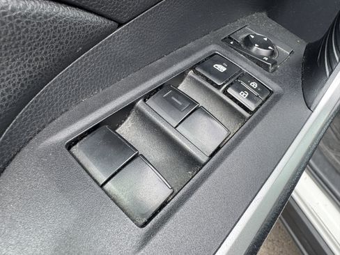 Used 2019 Toyota RAV4 LE FWD image 19