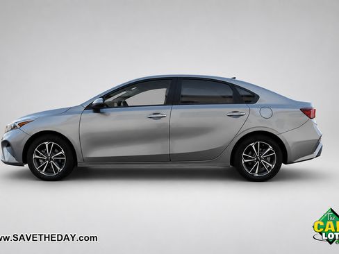 Used 2023 Kia Forte LXS w/ LXS Technology Package FWD image 5