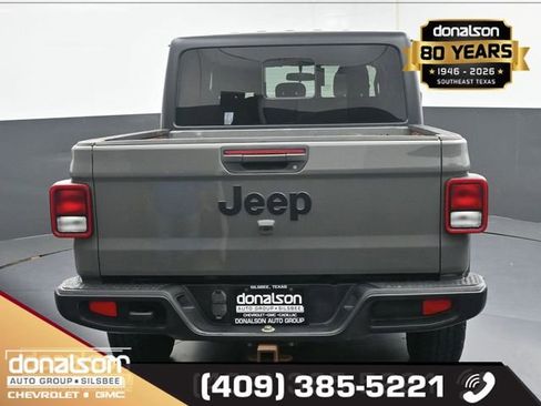 Used 2022 Jeep Gladiator Willys image 4