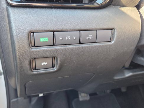 Used 2024 Nissan Sentra SV FWD image 28
