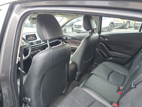 Used 2018 MAZDA MAZDA3 Grand Touring image 16