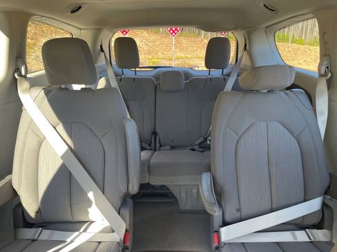 Used 2019 Chrysler Pacifica Touring Plus image 19