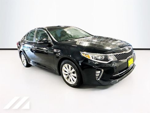 Used 2018 Kia Optima S FWD image 3
