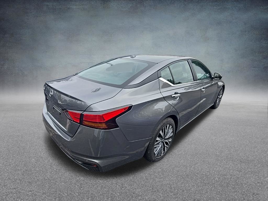 Used 2025 Nissan Altima 2.5 SV FWD image 8