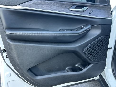 Used 2023 Jeep Grand Cherokee L Limited image 17