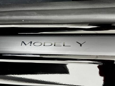 Used 2024 Tesla Model Y Long Range image 28