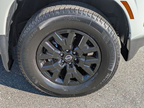 Certified 2024 Nissan Frontier SV w/ SV Convenience Package image 11