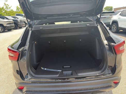 New 2026 Chevrolet Trax RS w/ Sunroof Package FWD image 12