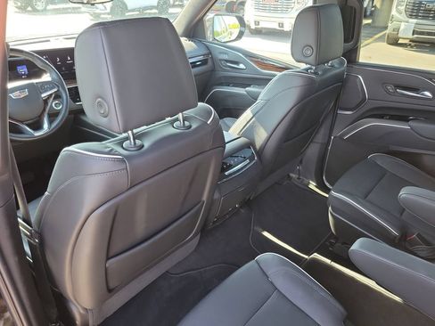 Used 2023 Cadillac Escalade Premium Luxury AWD/4WD image 31