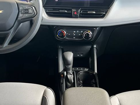 Used 2024 Chevrolet TrailBlazer LT w/ Driver Confidence Package FWD image 13