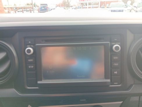 Used 2016 Toyota Tacoma SR image 10