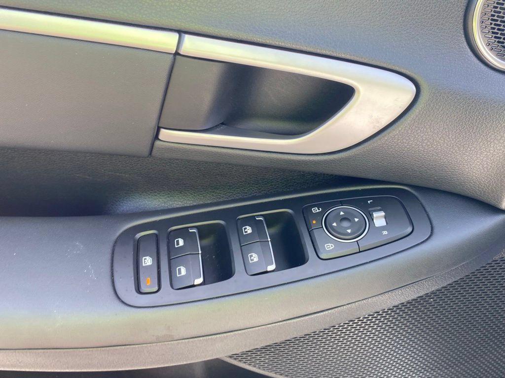 Used 2025 Hyundai Sonata SEL FWD image 20