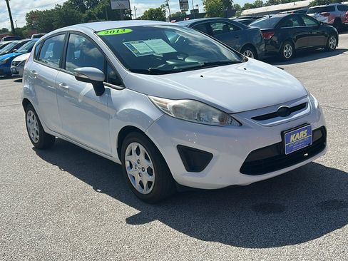 Used 2013 Ford Fiesta SE image 4