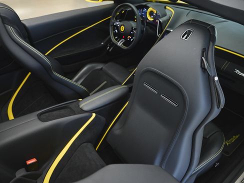 Used 2025 Ferrari Roma Spider RWD image 61
