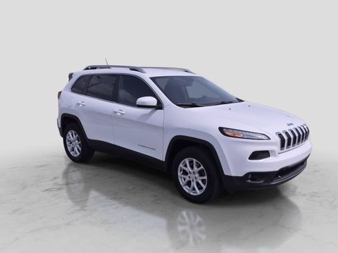Used 2015 Jeep Cherokee Latitude w/ Cold Weather Group AWD/4WD image 2