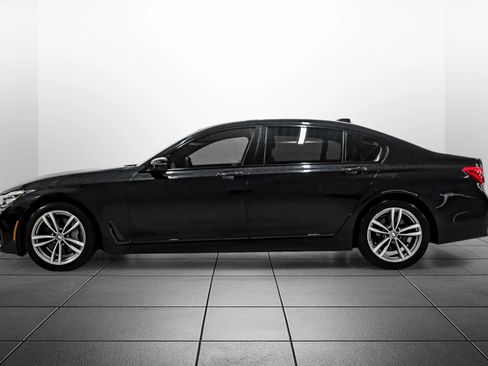 Used 2018 BMW 750i image 12