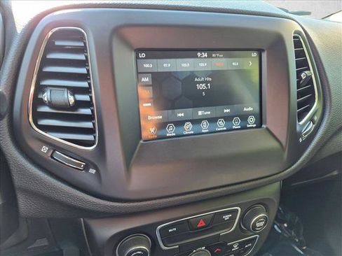Used 2019 Jeep Compass Latitude w/ Cold Weather Group AWD/4WD image 12
