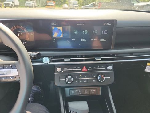 Used 2025 Hyundai Tucson SE image 16