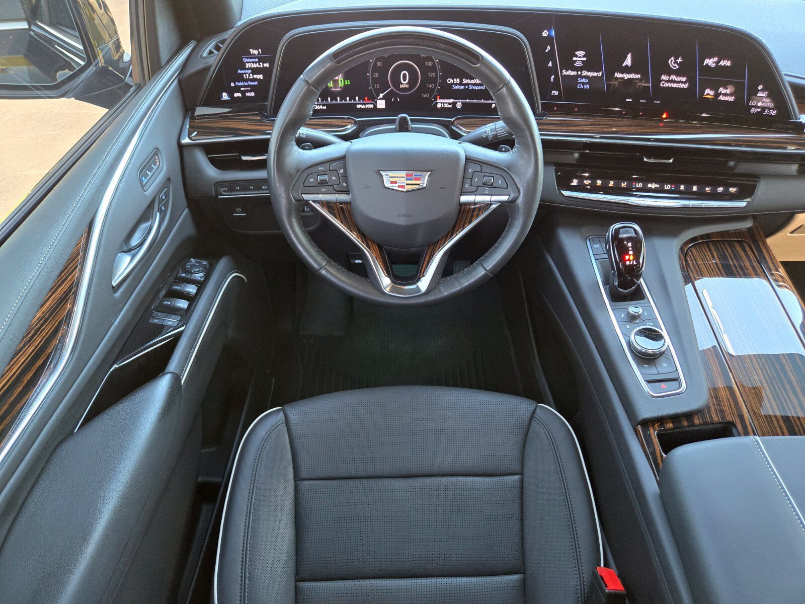 Used 2024 Cadillac Escalade Premium Luxury AWD/4WD image 15