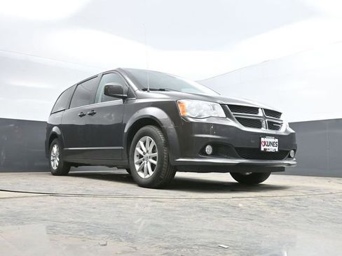 Used 2019 Dodge Grand Caravan SXT image 38