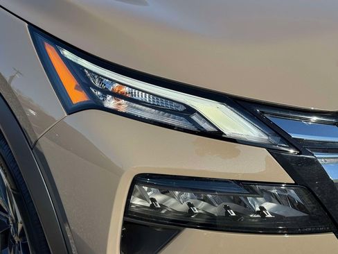 Used 2025 Nissan Rogue SV image 9