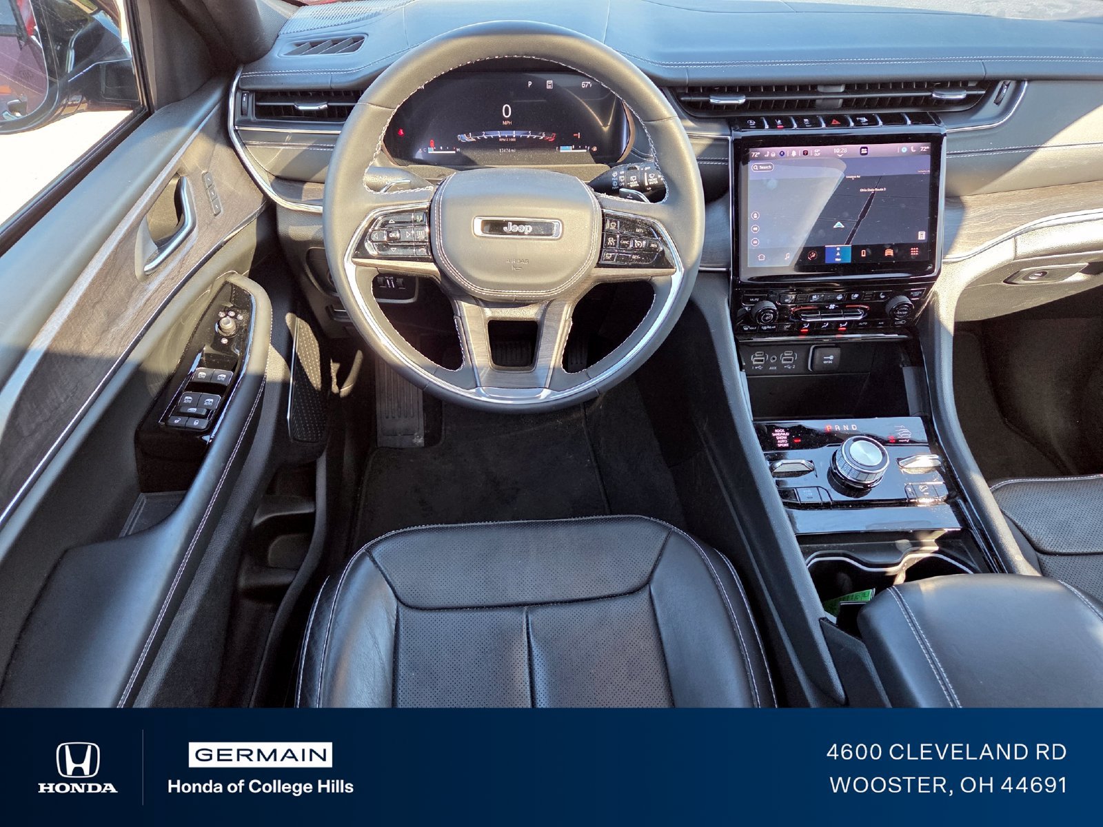 Used 2023 Jeep Grand Cherokee Overland AWD/4WD image 3