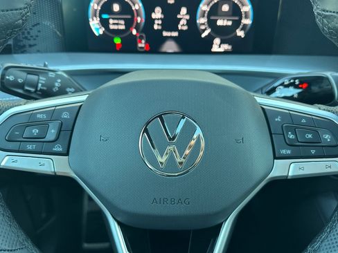 New 2026 Volkswagen Tiguan SE R-Line FWD image 21