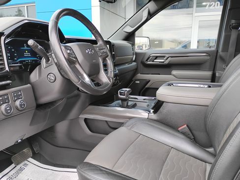 Used 2022 Chevrolet Silverado 1500 ZR2 w/ Technology Package AWD/4WD image 11