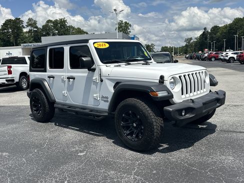Used 2018 Jeep Wrangler Unlimited Sport AWD/4WD image 2