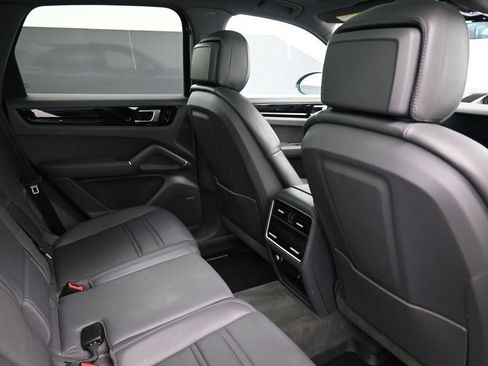 Certified 2020 Porsche Cayenne AWD/4WD image 7