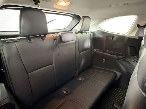 Used 2023 Toyota Highlander L image 24