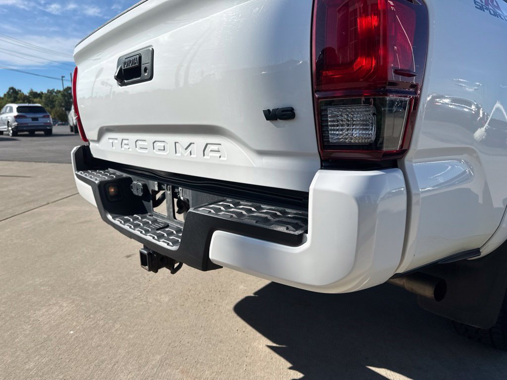 Used 2019 Toyota Tacoma TRD Sport AWD/4WD image 16