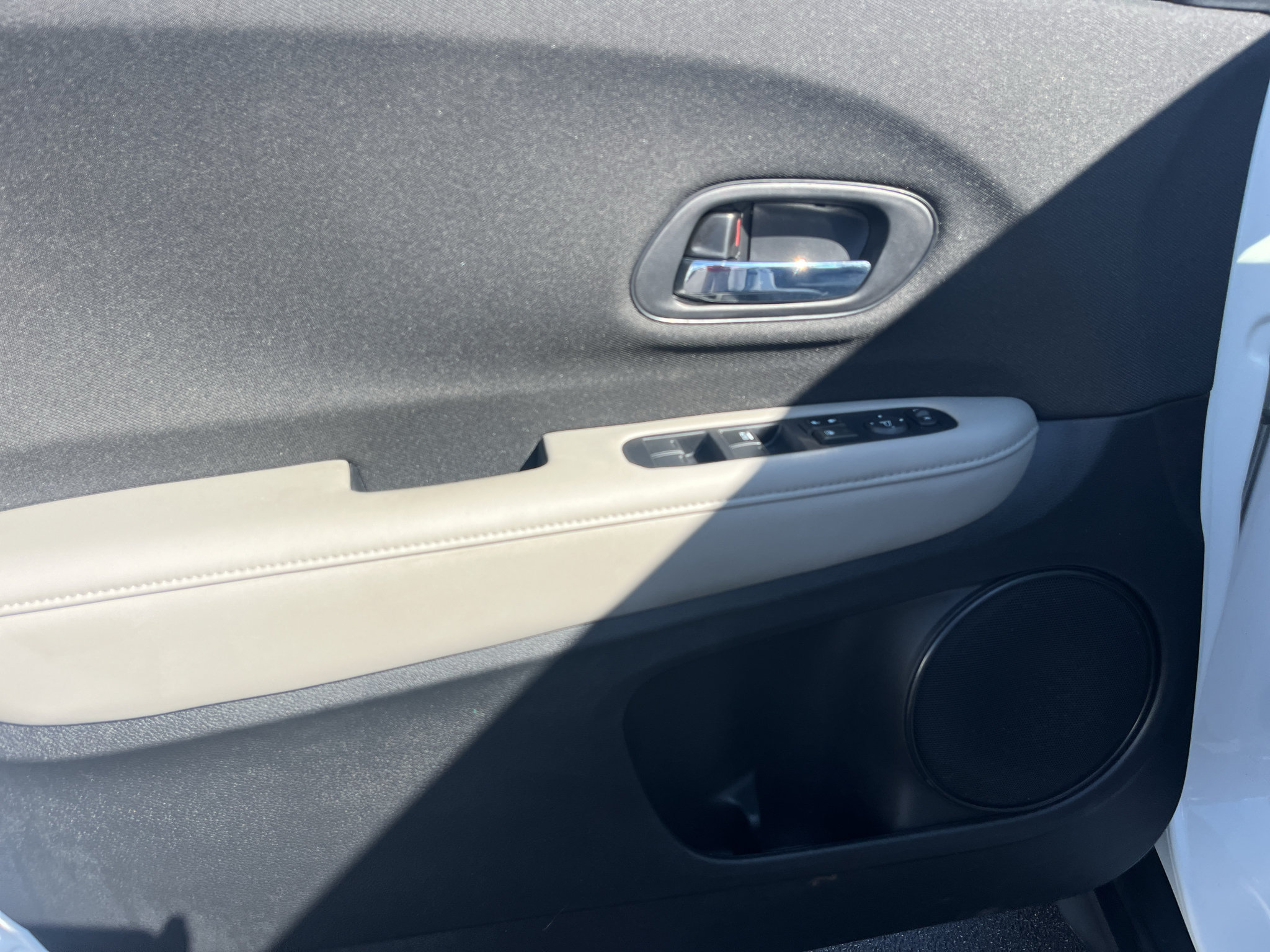 Used 2021 Honda HR-V LX image 15