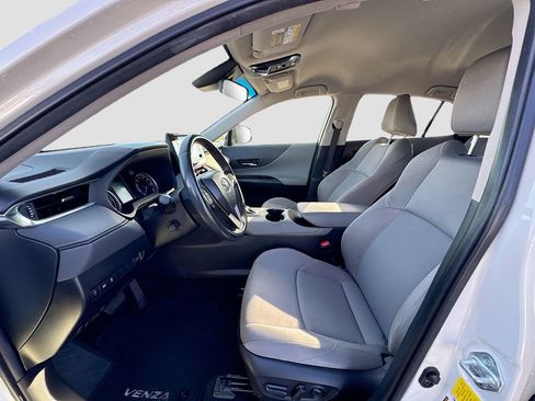 Used 2021 Toyota Venza LE image 23
