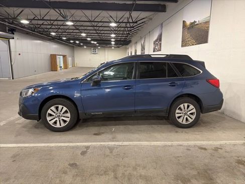 Used 2019 Subaru Outback 2.5i Premium image 2