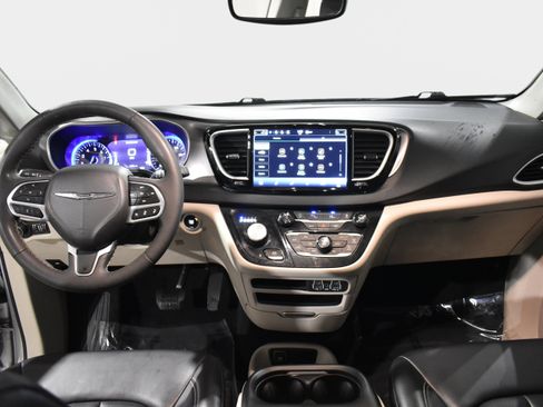 Used 2023 Chrysler Pacifica Touring-L FWD image 30