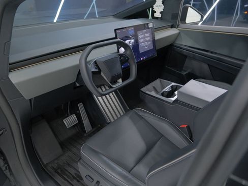 Used 2024 Tesla Cybertruck AWD Crew Cab image 53