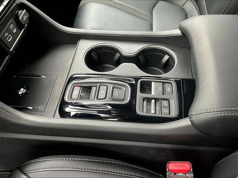 Used 2025 Honda Pilot Touring image 18