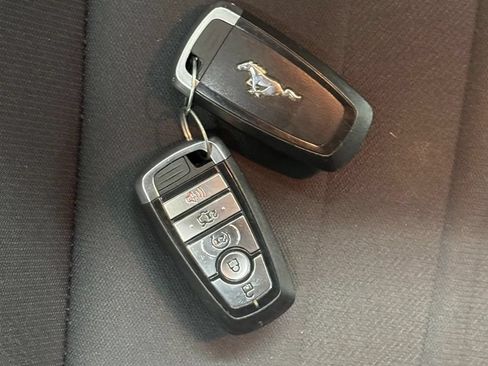 Used 2022 Ford Mustang GT RWD image 21