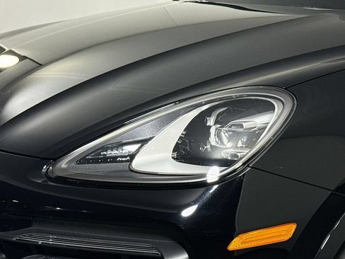 Certified 2023 Porsche Cayenne Platinum Edition AWD/4WD image 53