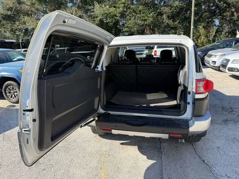 Used 2007 Toyota FJ Cruiser 2WD image 16