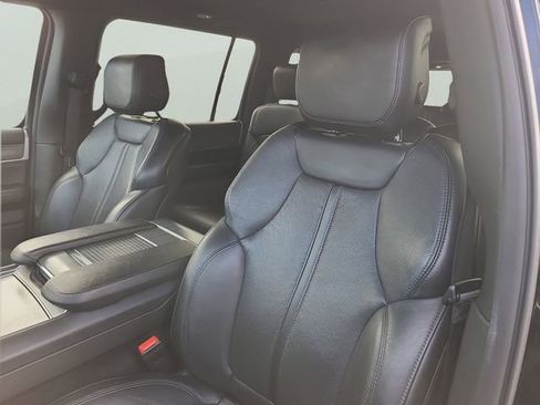 Used 2024 Jeep Wagoneer Series II w/ Flexible Seating Group image 23