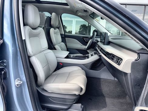Used 2025 Lincoln Aviator Reserve w/ Luxury Package RWD image 28