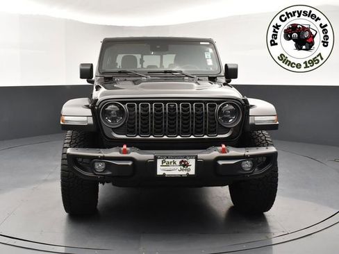Used 2024 Jeep Gladiator Rubicon w/ Technology Group AWD/4WD image 5