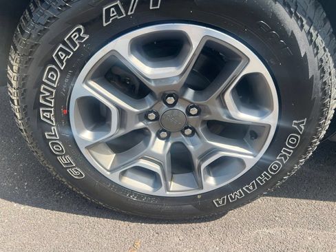Used 2021 Jeep Cherokee Trailhawk w/ Premium Leather Package AWD/4WD image 12