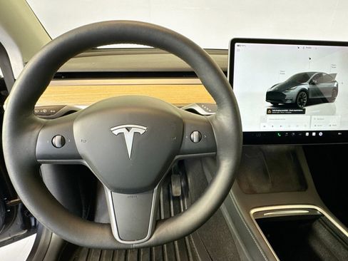 Used 2022 Tesla Model Y Long Range AWD/4WD image 10