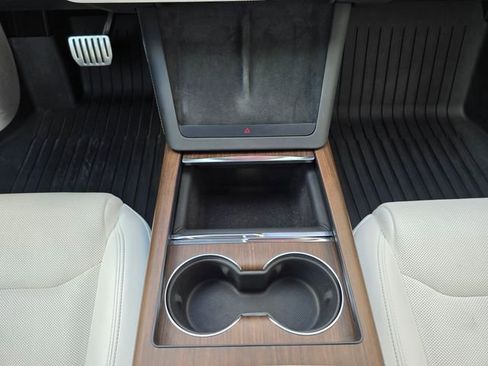 Used 2022 Tesla Model S image 26