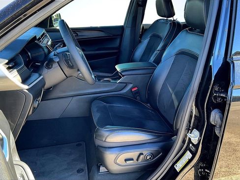 Used 2024 Jeep Grand Cherokee L Altitude image 25