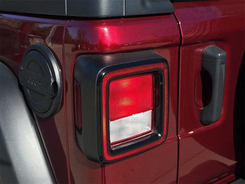 Used 2021 Jeep Wrangler Sport S image 37