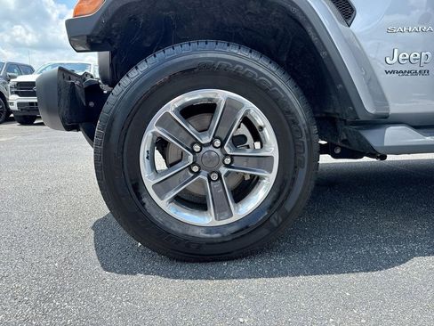 Used 2019 Jeep Wrangler Unlimited Sahara AWD/4WD image 26